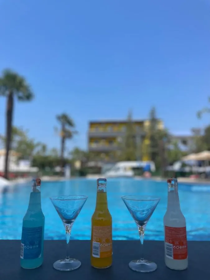 Hotel Qetesia-Te Indriti Velipojë 3*,